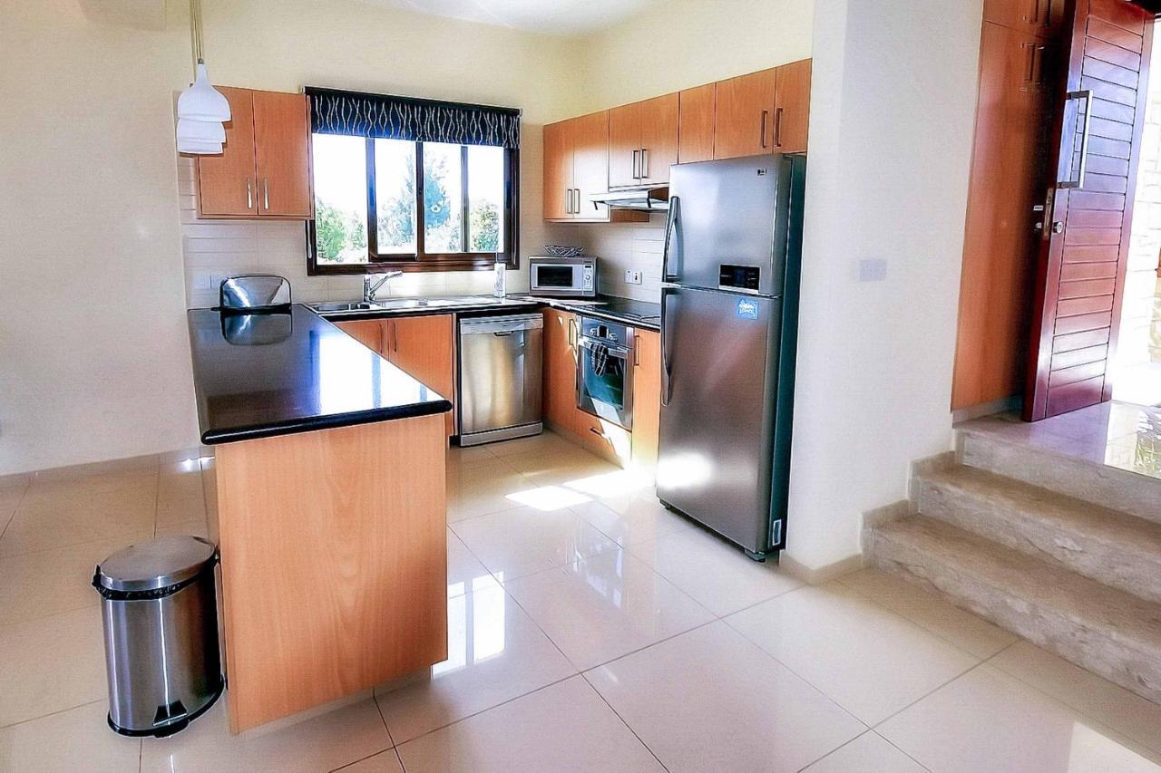 Villa Olivia Coral Peyia Exterior photo